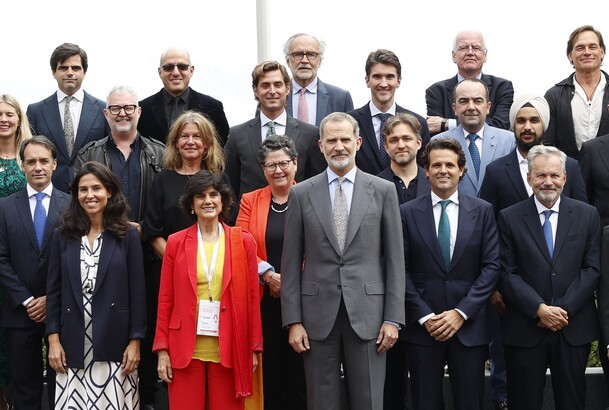 Su Majestad el Rey junto a la representación de los participantes en el "Spain Startup, South Summit 2023"
